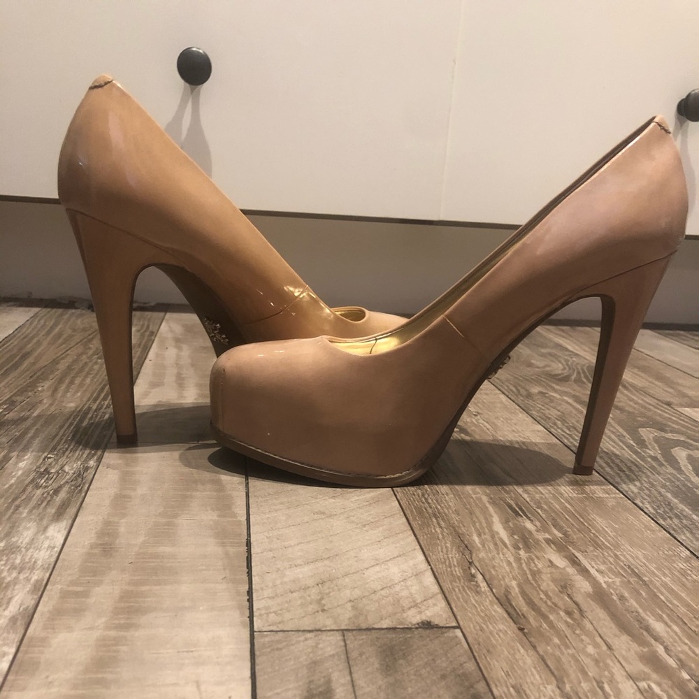 Simply Vera nude platform heels